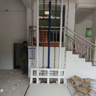 Penundaan Darurat Platform Pengangkutan Barang Lift Lift Pengangkutan Barang Kecil Disesuaikan