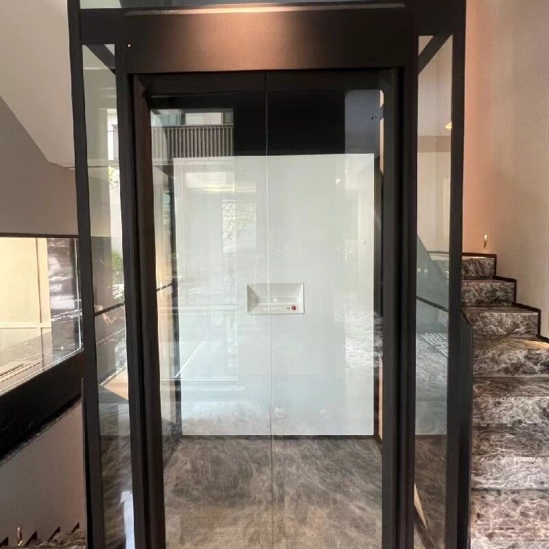 Lift rumah yang luas dan tenang dengan fitur keamanan canggih Lift tipe traksi